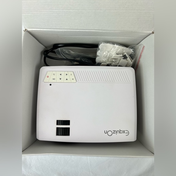 ExquizOn LED Projector White New In Box - Picture 4 of 5